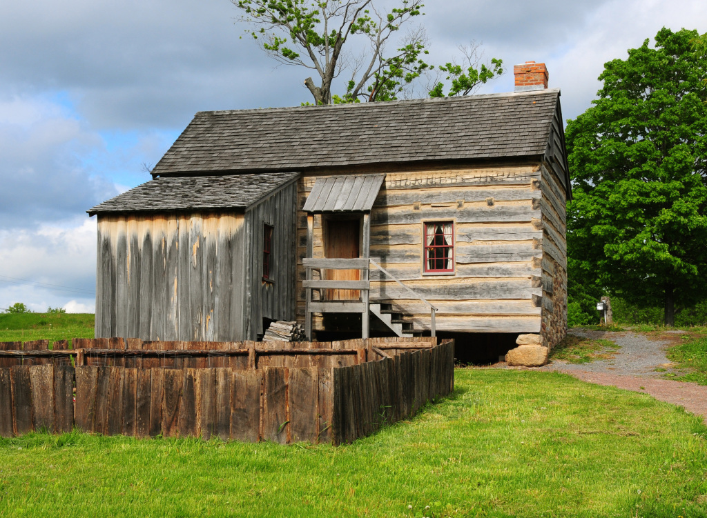 Rear view of the Smith Palmyra log home with the sawn-slab addition. Photo by Kenneth Mays