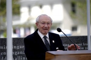 President Gordon B. Hinckley speaking at the dedication of the Icelandic Memorial. Photo courtesy Ethan Vincent