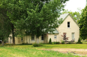 Thomas Roueche home, Kaysville, UT before it was torn down. Photo by Kenneth Mays.