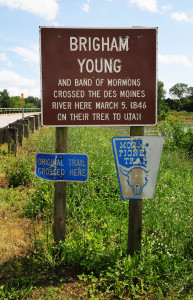 Sign noting the Mormon crossing at Bonaparte, Iowa. Photo by Kenneth Mays.