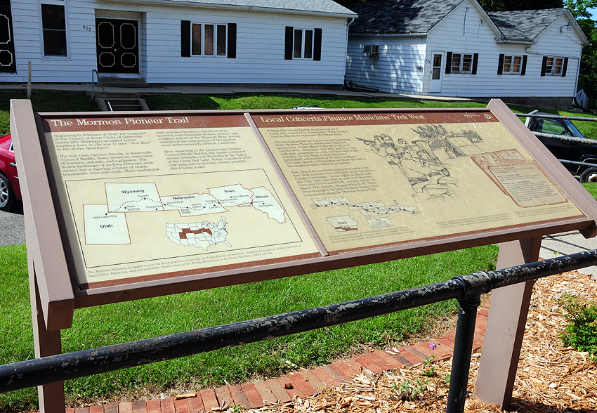 Keosaugua Courthouse, Van Buren County, Iowa. Photo by Kenneth Mays.